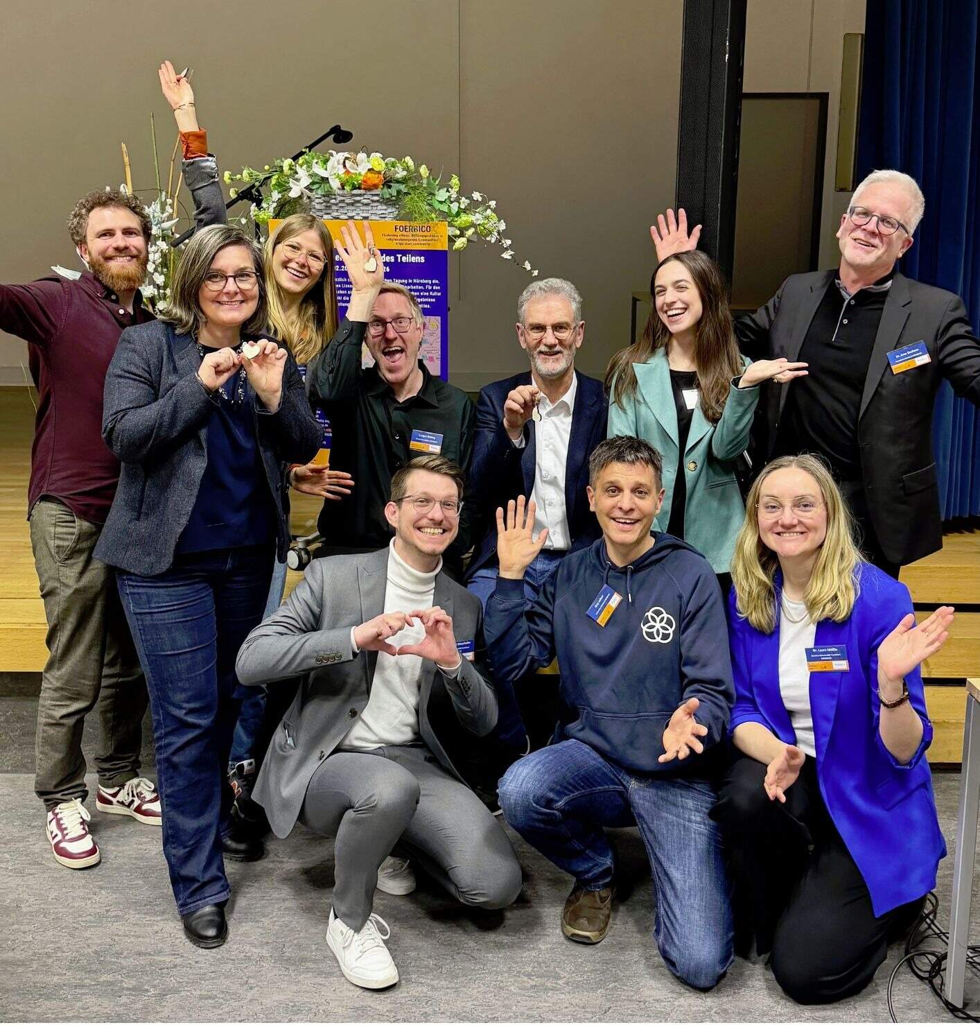 Foto des jubelnden FOERBICO-Teams bei der Zwischenfazit-Tagung 2026 in Nürnberg