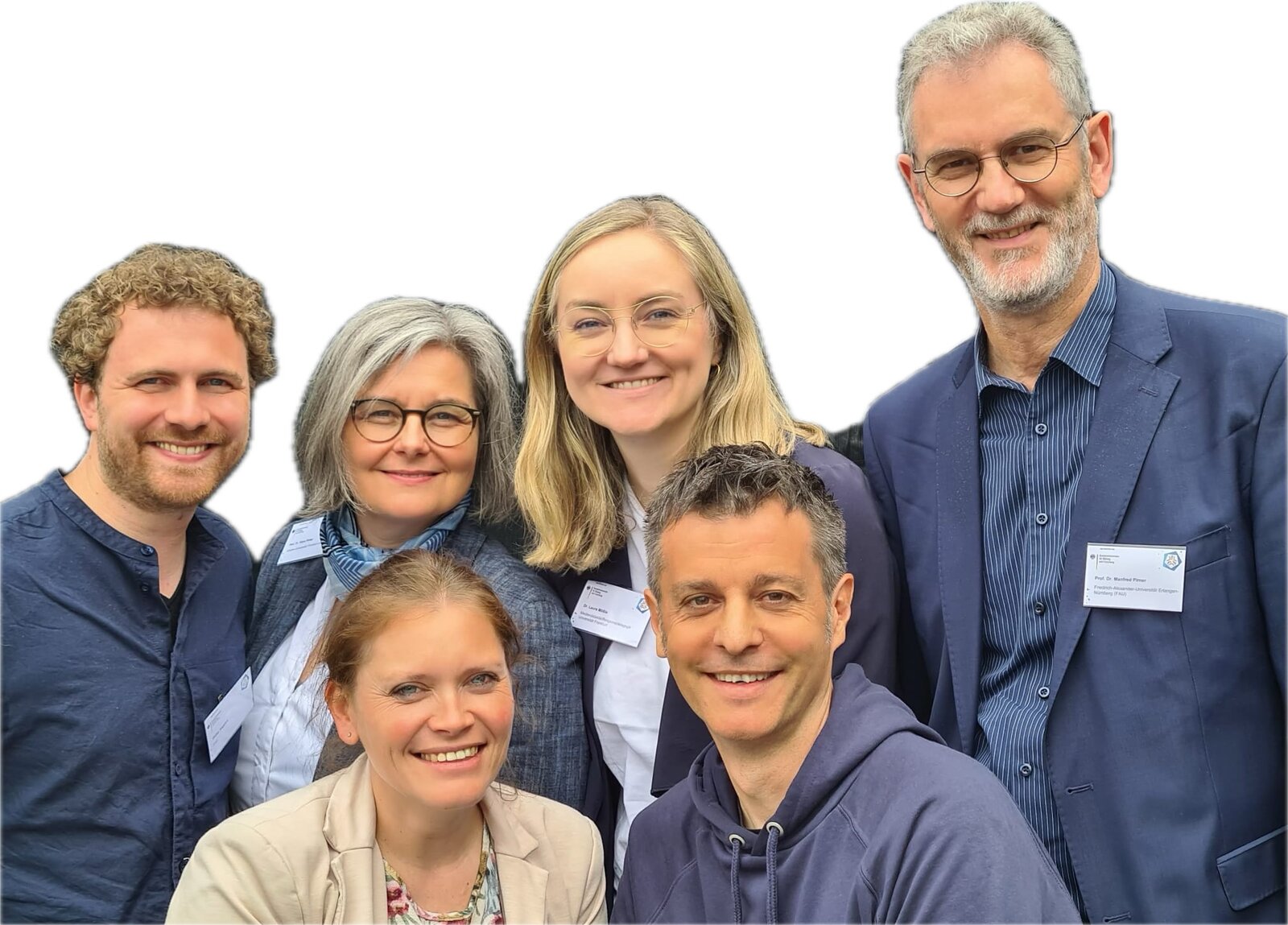 Teamfoto mit den Partnern der FAU Erlangen-Nürnberg, der Goethe-Universität Frankfurt a.M. und dem Comenius-Institut auf der Auftaktkonferenz &ldquo;OER im Blick&rdquo; sitzend.