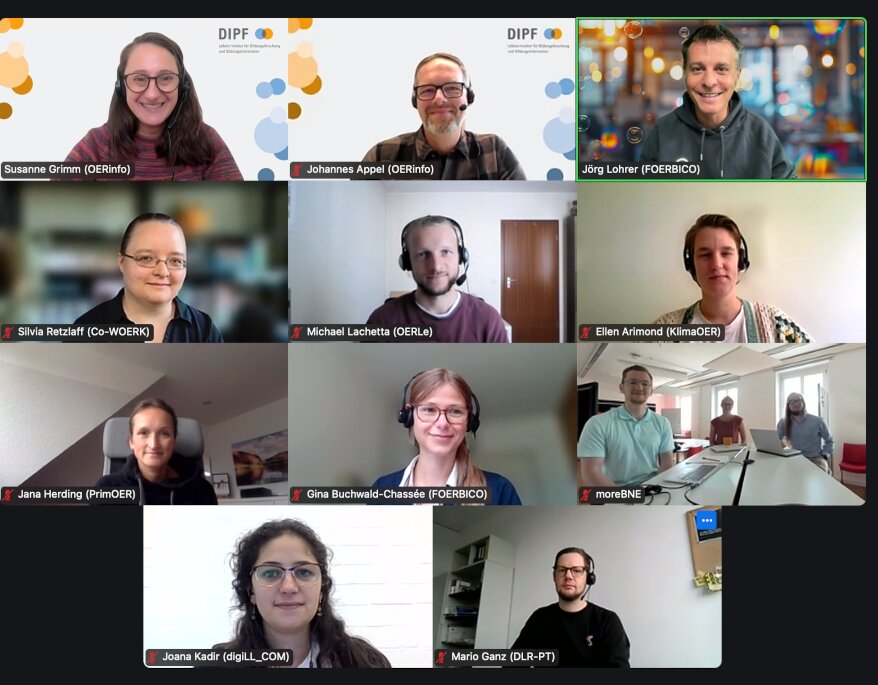 Screenshot mit den teilnehmenden OE_COM-Projektpartnern vom Videocall zum ersten OER-Brownbag als monatliches Treffen.